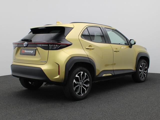 Toyota YARIS Cross 1.5 Hybrid Explore 115PK Aut. Panoramadak, Elektrische Achterklep, Head-Up Display, Achteruitrijcamera, Voorruitverwarming, Stoel-Stuurverwarming, 17" LM Velgen, Keyless