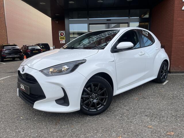 Toyota YARIS 1.5 Hybrid Business Plus // ADAPTIEVE CRUISE // NAVI+CARPLAY // CAMERA // CLIMA // STOELVERWARMING //