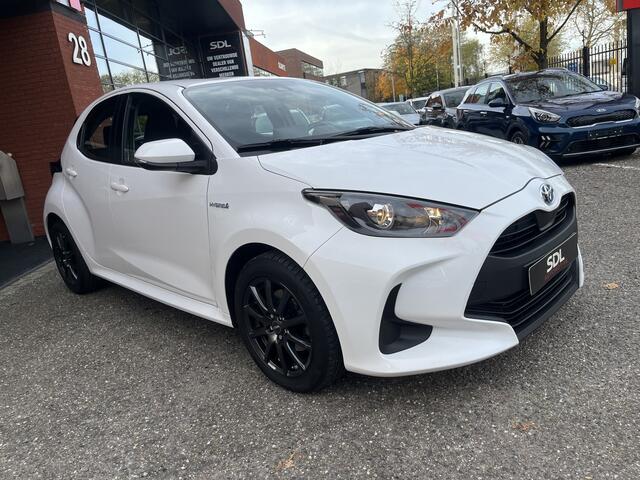 Toyota YARIS 1.5 Hybrid Business Plus // ADAPTIEVE CRUISE // NAVI+CARPLAY // CAMERA // CLIMA // STOELVERWARMING //