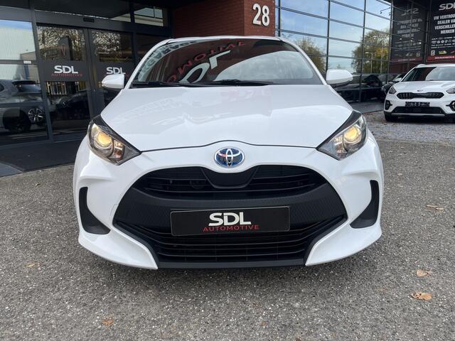 Toyota YARIS 1.5 Hybrid Business Plus // ADAPTIEVE CRUISE // NAVI+CARPLAY // CAMERA // CLIMA // STOELVERWARMING //