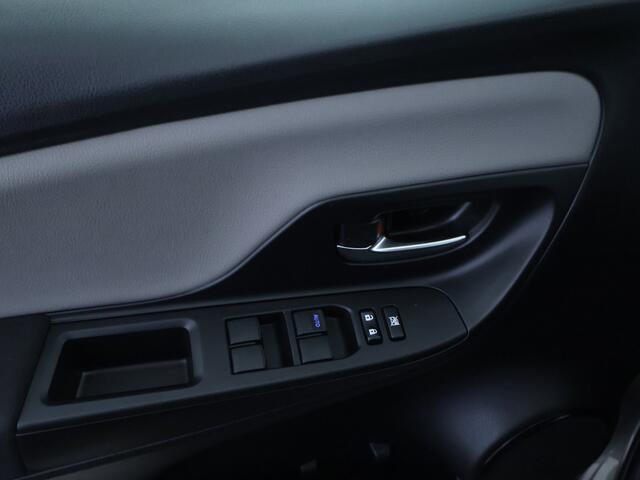 Toyota YARIS 1.5 Hybrid Bi-Tone | Parkeersensor voor en achter |