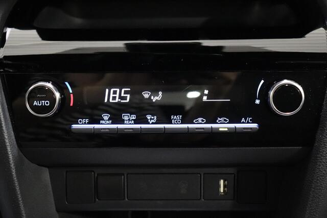 Toyota YARIS Cross 1.5 Hybrid First Edition, Afneembare Trekhaak, Apple Carplay / Android Auto, Climate Control, Camera!