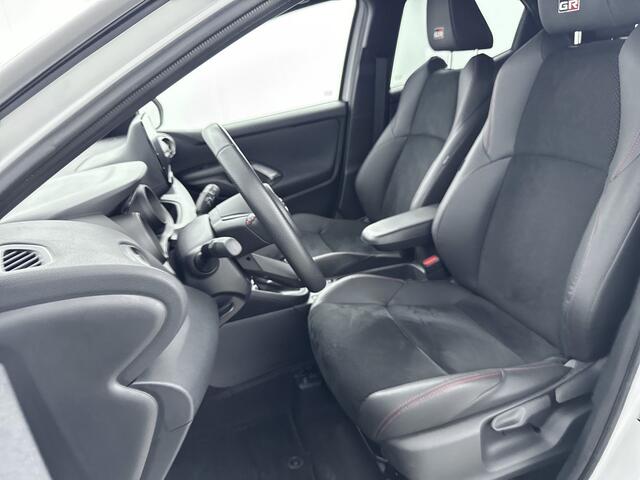 Toyota YARIS 1.5 Hybrid GR Sport | Garantie t/m 01-2033 mogelijk | Apple Carplay / Android Auto | Stoelverwarming