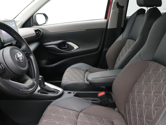 Toyota YARIS Cross 1.5 Hybrid Executive / Trekhaak Afneembaar / 100% onderhouden / NL Auto / HUD / Stoelverwarming / Cruise Adaptief / Achteruitrijcamera / Apple Carplay / JBL Soundsystem /