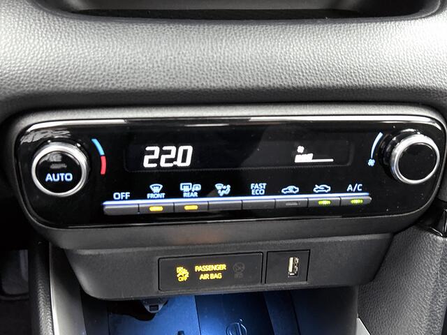 Toyota YARIS 1.5 Hybrid 115 First Edition Dodehoek | Parkeersensoren | Stoelverwarming