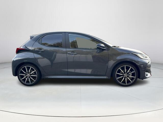 Toyota YARIS 1.5 Hybrid 130 GR Sport Plus Pack | All-in prijs | NAP! | Panoramadak | Camera |