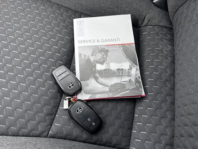 Toyota YARIS Cross 1.5 Hybrid 115 Dynamic / tot 10 jaar garantie* / Camera / Voorruit-, stuurwiel- en stoelverwarming / Navigatie via Android Auto Apple Carplay / 17"LM wielen /