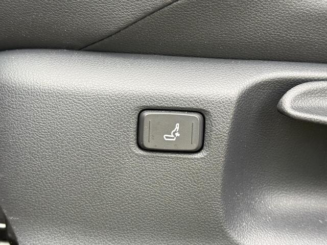 Toyota YARIS 1.5 Hybrid Executive **NAVIGATIE/ HEAD UP DISPLAY/ STOEL EN STUURWIELVERWARMING/ GARANTIE**