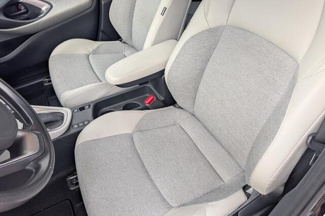 Toyota YARIS 1.5 Hybrid Executive Limited Ivory