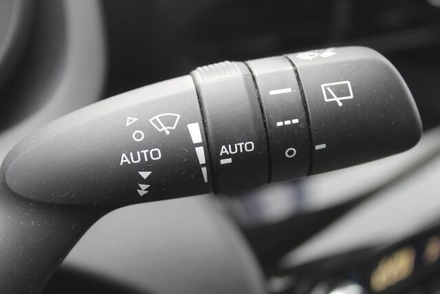 Toyota YARIS Cross 1.5 Hybrid GR Sport Apple carplay/ android auto l Armsteun l Elektrisch inklapbare buitenspiegels l Climate control l Achteruitrijcamera