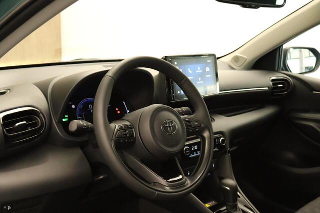 Toyota YARIS 1.5 Hybrid 130 Dynamic ComfortPack 130PK! - DIRECT UITVOORRAAD LEVERBAAR - ADAPTIEVE CRUISE CONTROL - DODEHOEKDETECTIE - APPLE CARPLAY/ANDROID AUTO - CAMERA - CLIMATE CONTROL - KEYLESS ENTRY/START - EXTRA GETINT GLAS - NAVIGATIE - STOELVERWARMING VOORZIJD