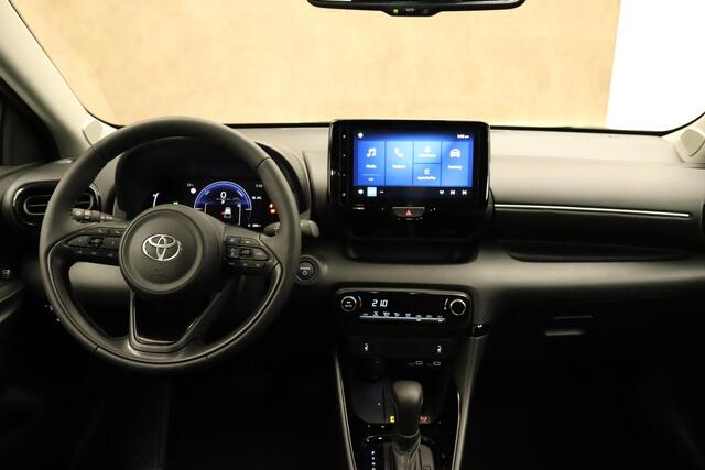 Toyota YARIS 1.5 Hybrid 130 Dynamic ComfortPack 130PK! - DIRECT UITVOORRAAD LEVERBAAR - ADAPTIEVE CRUISE CONTROL - DODEHOEKDETECTIE - APPLE CARPLAY/ANDROID AUTO - CAMERA - CLIMATE CONTROL - KEYLESS ENTRY/START - EXTRA GETINT GLAS - NAVIGATIE - STOELVERWARMING VOORZIJD