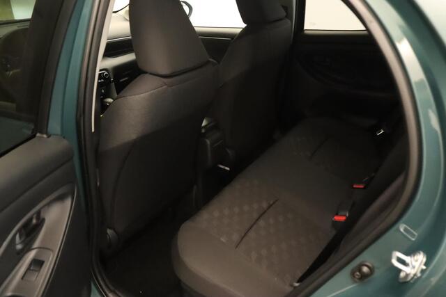 Toyota YARIS 1.5 Hybrid 130 Dynamic ComfortPack 130PK! - DIRECT UITVOORRAAD LEVERBAAR - ADAPTIEVE CRUISE CONTROL - DODEHOEKDETECTIE - APPLE CARPLAY/ANDROID AUTO - CAMERA - CLIMATE CONTROL - KEYLESS ENTRY/START - EXTRA GETINT GLAS - NAVIGATIE - STOELVERWARMING VOORZIJD