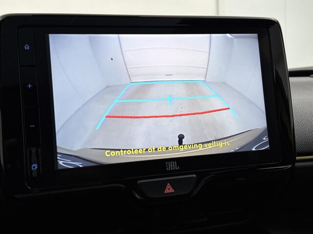 Toyota YARIS Cross 1.5 Hybrid Adventure | BTW voertuig | Lederenbekleding | Panorama dak | Stoelverwarming |