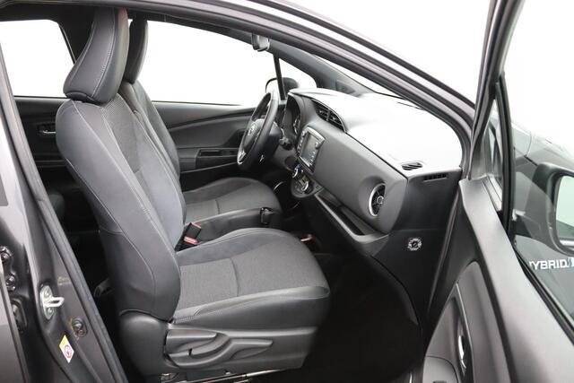 Toyota YARIS 1.5 Hybrid Executive | Alcantara Bekleding | Licht en Regensensor | Navigatie | Led Verlichting |