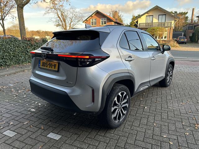 Toyota YARIS Cross 1.5 Hybrid 130pk Dynamic Comfort dodehoekdetectie / stoelverwarming / stuurwielverwarming / parkeersensoren voor + achter / Navigatie / Apple Carplay / Android Auto / parkeercamera / 10 jaar garantie / rijklaarprijs