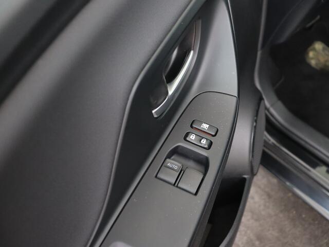 Toyota YARIS 1.5 Hybrid Design | LM velgen | Camera | Full map navigatie | Climate control |