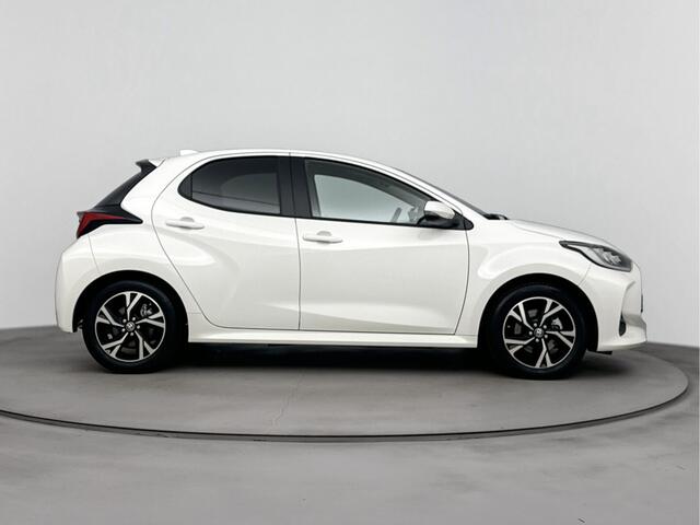 Toyota YARIS 1.5 Hybrid 115 First Edition | Full map navigatie | Climate control | LM velgen | Privacy glass |