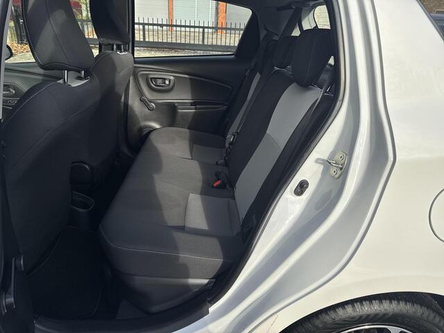 Toyota YARIS 1.5 Hybrid Design | 06-10141018 Voor meer informatie