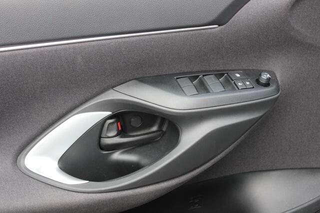 Toyota YARIS Cross 1.5 Hybrid 115 Dynamic Navi/Carplay, 18", Michelin Cross Climate, Privacy Glass, NIEUW