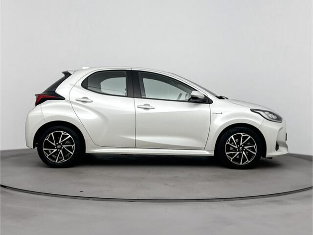 Toyota YARIS 1.5 Hybrid Dynamic Navi | Parelmoer | Dealeronderhouden | Achteruitrijcamera | Elektrische Ramen V+A | Keyless Entry/Go | LM-Velgen |