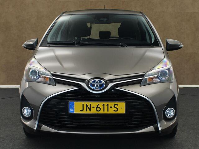 Toyota YARIS 1.5 Hybrid Trend - ORIGINEEL NEDERLANDSE AUTO - AFKOMSTIG VAN 2E EIGENAAR - VOLLEDIG ONDERHOUDEN - ALLE BOEKJES AANWEZIG- NAVIGATIE - CLIMATE CONTROL - LEDEREN STUUR - BOTSWAARSCHUWINGSSYSTEEM - 15 INCH LICHT METALEN VELGEN