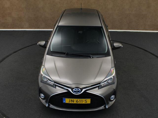 Toyota YARIS 1.5 Hybrid Trend - ORIGINEEL NEDERLANDSE AUTO - AFKOMSTIG VAN 2E EIGENAAR - VOLLEDIG ONDERHOUDEN - ALLE BOEKJES AANWEZIG- NAVIGATIE - CLIMATE CONTROL - LEDEREN STUUR - BOTSWAARSCHUWINGSSYSTEEM - 15 INCH LICHT METALEN VELGEN