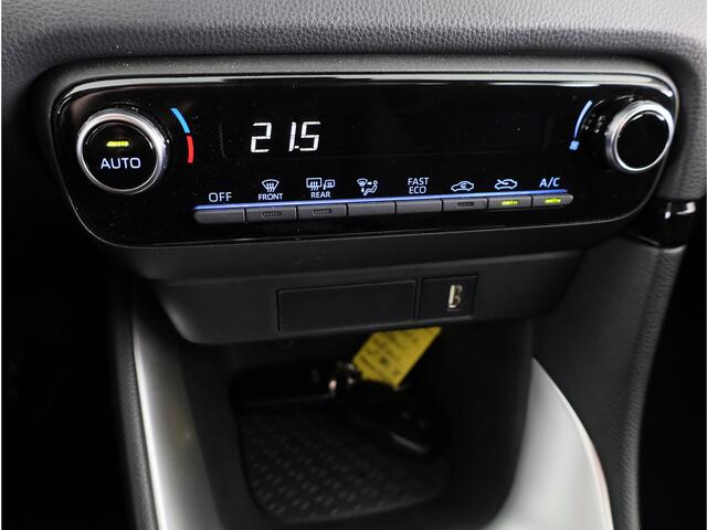 Toyota YARIS 1.5 Hybrid Dynamic | NL-Auto | Parkeercamera | Allseason banden | Cruise Control Adaptief | Keyless Entry/Start | 20-11 tammens