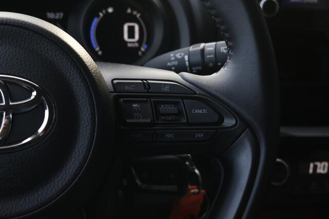 Toyota YARIS Cross 1.5 Hybrid Active All season banden | Apple Car Play |