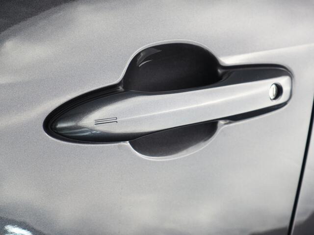 Toyota YARIS Cross 1.5 Hybrid 130 Executive/ Teamplayer | Dodehoekdetectie | Parkeersensoren Voor en Achter | Stuurwiel- En Stoelverwarming | Botsherkenning | Grootlichtassistent