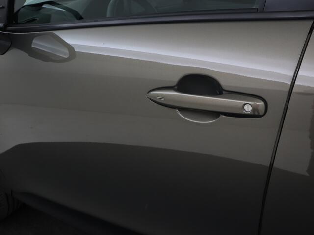 Toyota YARIS Cross 1.5 Hybrid 130 Launch Edition AWD Limited | BTW voertuig | 360 rondom zicht camera |