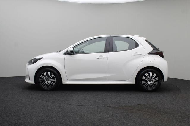 Toyota YARIS 1.5 VVT-i Active 2021 | Trekhaak Afneembaar | Achteruitrij Camera | Navigatie | DAB Radio | Lane Assist | Spraakbediening | Stuurwiel Bediening | Airco | NAP Nationale Autopas | 2 Sleutels | Boekjes