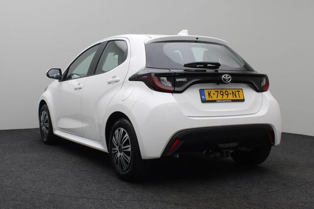 Toyota YARIS 1.5 VVT-i Active 2021 | Trekhaak Afneembaar | Achteruitrij Camera | Navigatie | DAB Radio | Lane Assist | Spraakbediening | Stuurwiel Bediening | Airco | NAP Nationale Autopas | 2 Sleutels | Boekjes