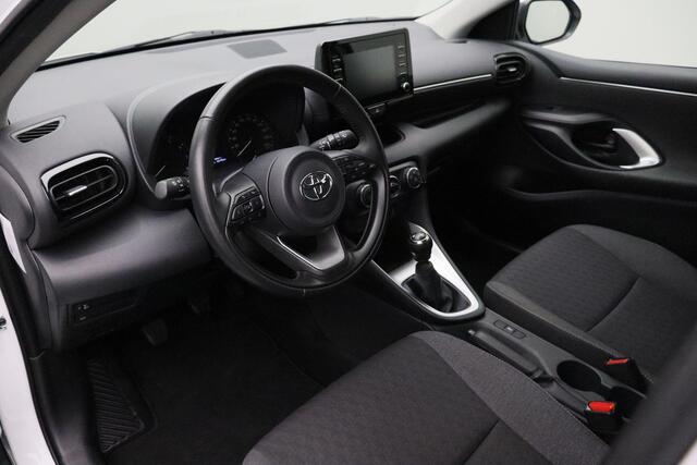 Toyota YARIS 1.5 VVT-i Active 2021 | Trekhaak Afneembaar | Achteruitrij Camera | Navigatie | DAB Radio | Lane Assist | Spraakbediening | Stuurwiel Bediening | Airco | NAP Nationale Autopas | 2 Sleutels | Boekjes
