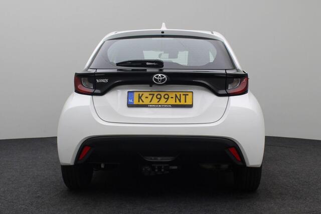 Toyota YARIS 1.5 VVT-i Active 2021 | Trekhaak Afneembaar | Achteruitrij Camera | Navigatie | DAB Radio | Lane Assist | Spraakbediening | Stuurwiel Bediening | Airco | NAP Nationale Autopas | 2 Sleutels | Boekjes