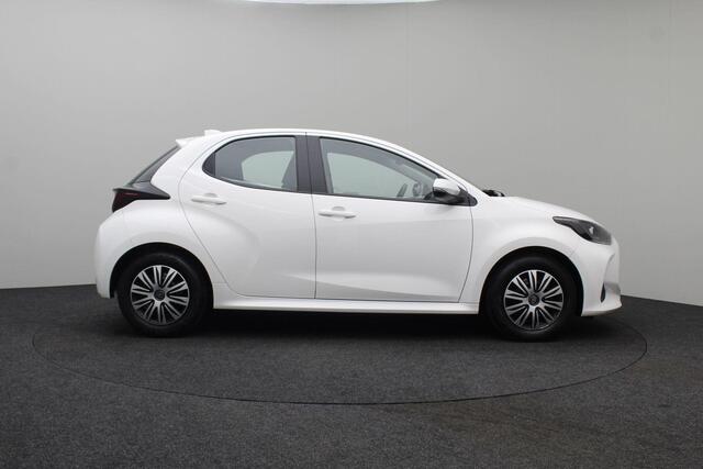 Toyota YARIS 1.5 VVT-i Active 2021 | Trekhaak Afneembaar | Achteruitrij Camera | Navigatie | DAB Radio | Lane Assist | Spraakbediening | Stuurwiel Bediening | Airco | NAP Nationale Autopas | 2 Sleutels | Boekjes