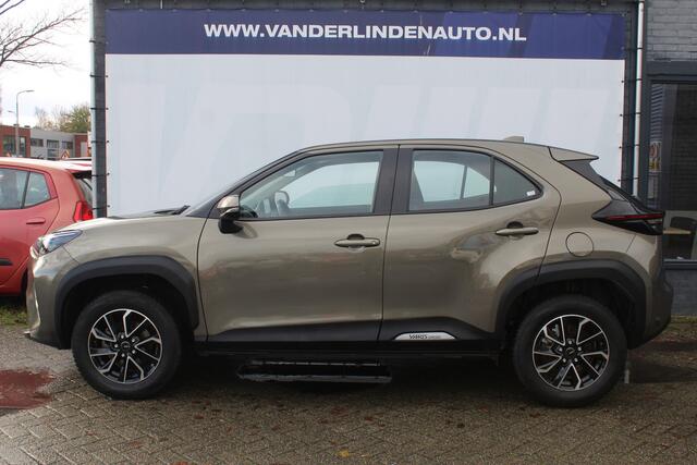 Toyota YARIS Cross 1.5 Hybrid Active Automaat All season banden l Adaptief cruise control l Navi l Apple/Android carplay l Armsteun l Elektrisch inklapbare buitenspiegels l Climate control l Achteruitrijcamera l VDL auto