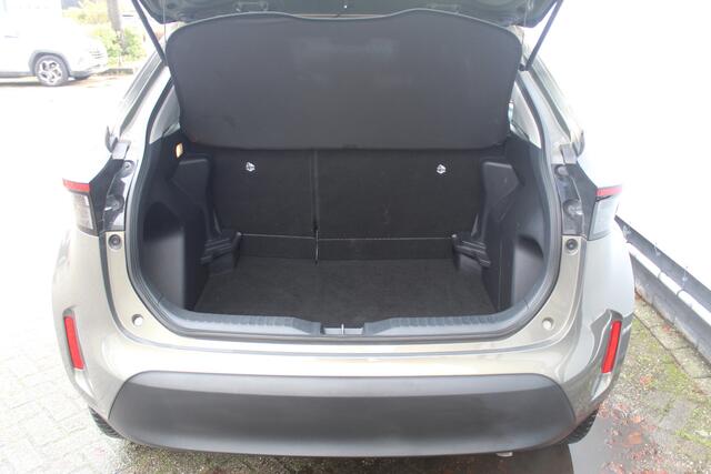 Toyota YARIS Cross 1.5 Hybrid Active Automaat All season banden l Adaptief cruise control l Navi l Apple/Android carplay l Armsteun l Elektrisch inklapbare buitenspiegels l Climate control l Achteruitrijcamera l VDL auto