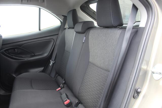 Toyota YARIS Cross 1.5 Hybrid Active Automaat All season banden l Adaptief cruise control l Navi l Apple/Android carplay l Armsteun l Elektrisch inklapbare buitenspiegels l Climate control l Achteruitrijcamera l VDL auto