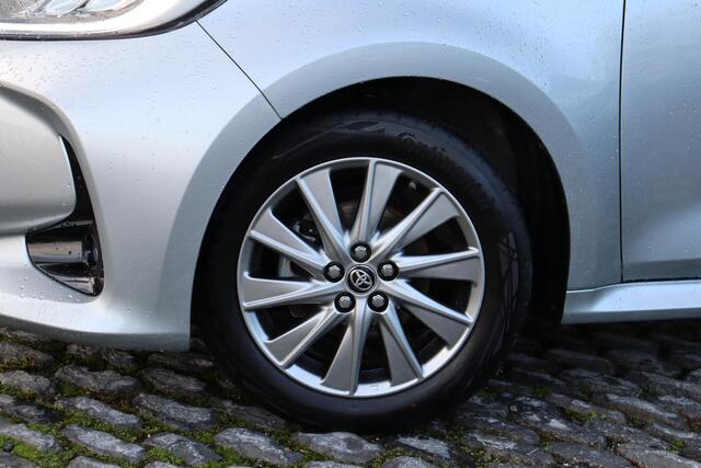 Toyota YARIS 1.5 VVT-i Dynamic, Stoel en stuurverwarming Apple Carplay, Android auto, Parkeercamera, Automatisch dimmend binnenspiegel, LED Verlichting