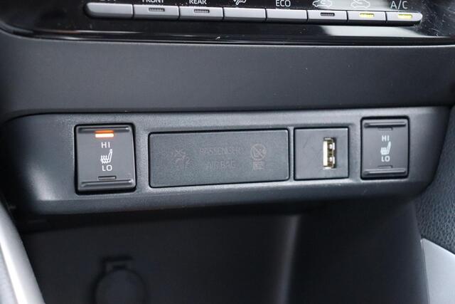 Toyota YARIS 1.5 VVT-i Dynamic, Stoel en stuurverwarming Apple Carplay, Android auto, Parkeercamera, Automatisch dimmend binnenspiegel, LED Verlichting