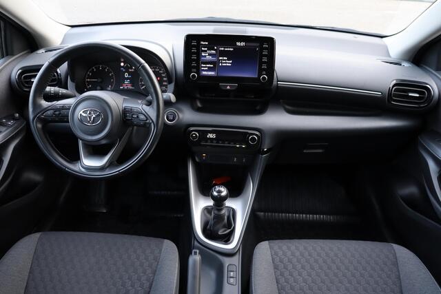 Toyota YARIS 1.5 VVT-i Dynamic, Stoel en stuurverwarming Apple Carplay, Android auto, Parkeercamera, Automatisch dimmend binnenspiegel, LED Verlichting