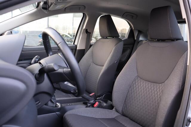 Toyota YARIS 1.5 VVT-i Dynamic, Stoel en stuurverwarming Apple Carplay, Android auto, Parkeercamera, Automatisch dimmend binnenspiegel, LED Verlichting
