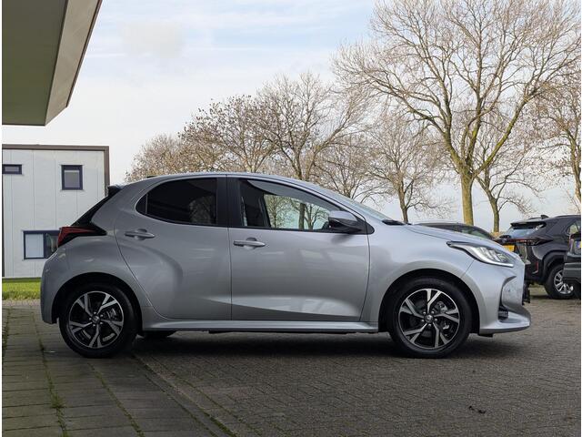 Toyota YARIS 1.5 Hybrid 115 Dynamic Comfort Pack | Stoel- stuurverwarming | PDC V+A | BSM | ACC | Qi-lader