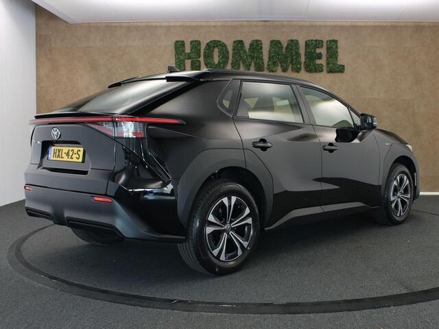 Toyota bZ4X Active 71 kWh SOH 100,5%! - ORIGINEEL NEDERLANDSE AUTO - ADAPTIEVE CRUISE CONTROL - KEYLESS START/ENTRY - APPLE CARPLAY/ANDROID AUTO - CLIMATE CONTROL - ACHTERUITRIJCAMERA - NAVIGATIE FULL MAP - LICHTMETALEN VELGEN 18 INCH
