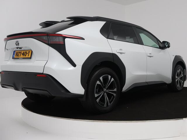 Toyota bZ4X Dynamic 71 kWh | Panoramadak | Spatlappen |