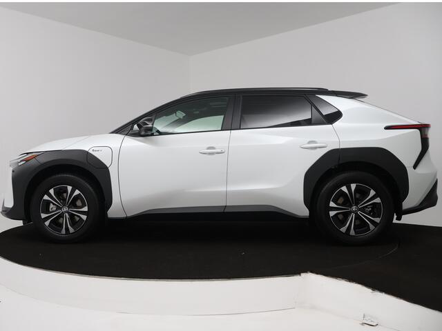 Toyota bZ4X Dynamic 71 kWh | Panoramadak | Spatlappen |