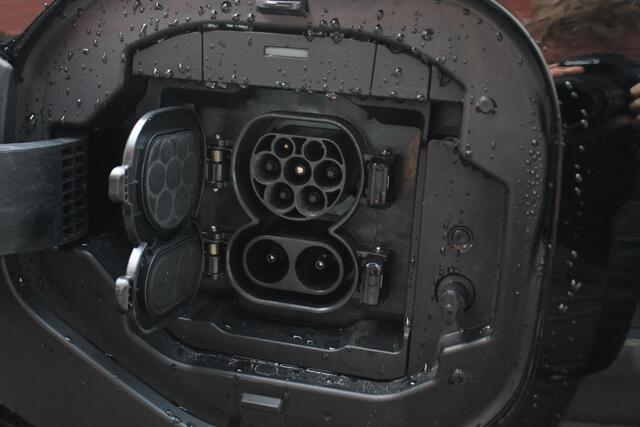 Toyota bZ4X Dynamic 71 kWh Trekhaak, Navigatie, Stoelverwarming, Stuur Verwarmd, Cruise Control Adaptief