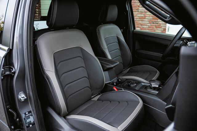 Volkswagen AMAROK 3.0 TDI V6 240PK 4-Motion Aventura IQ LED | Side Steps | Elek Rolkoffer | 2-zits. |