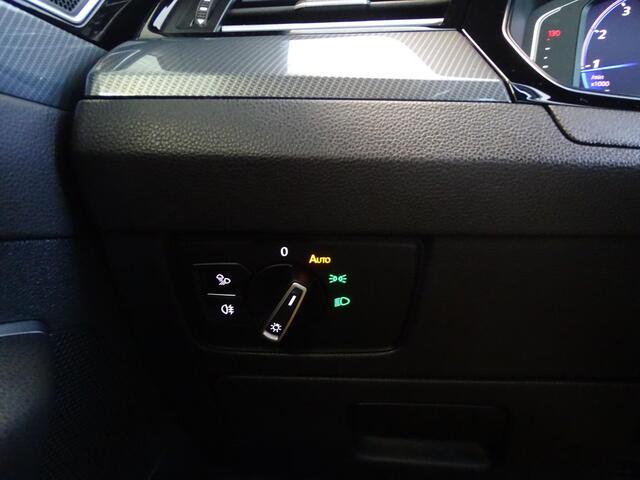 Volkswagen Arteon 2.0 TSI Business R Exclusive AUTOMAAT| R-LINE|PANORAMADAK|NAVIAGTIE|ACHTERUIT RIJ CAMERA|WIT PARELMOER|WEG KLAPBAAR TREKHAAK|LED PAKKET|STOELVERWARMING|